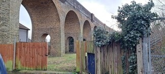 Más detalles de 94 Angel Rd, Thames Ditton - Nave en alquiler