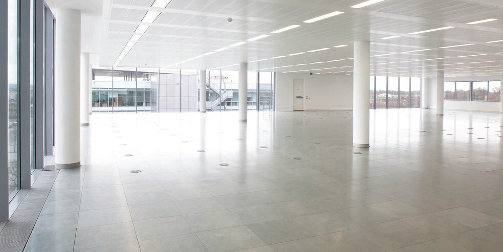 3 Beehive Ring Rd, Gatwick en alquiler - Foto del interior - Imagen 2 de 7