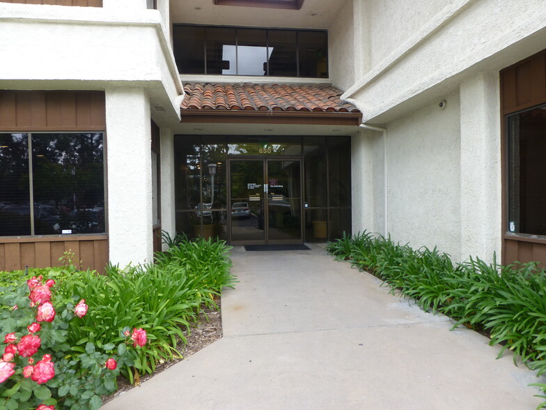 660 Hampshire Rd, Westlake Village, CA en alquiler - Foto del edificio - Imagen 3 de 8