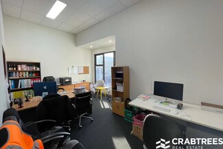 Más detalles de 28-30 Kembla St, Cheltenham - Nave en alquiler