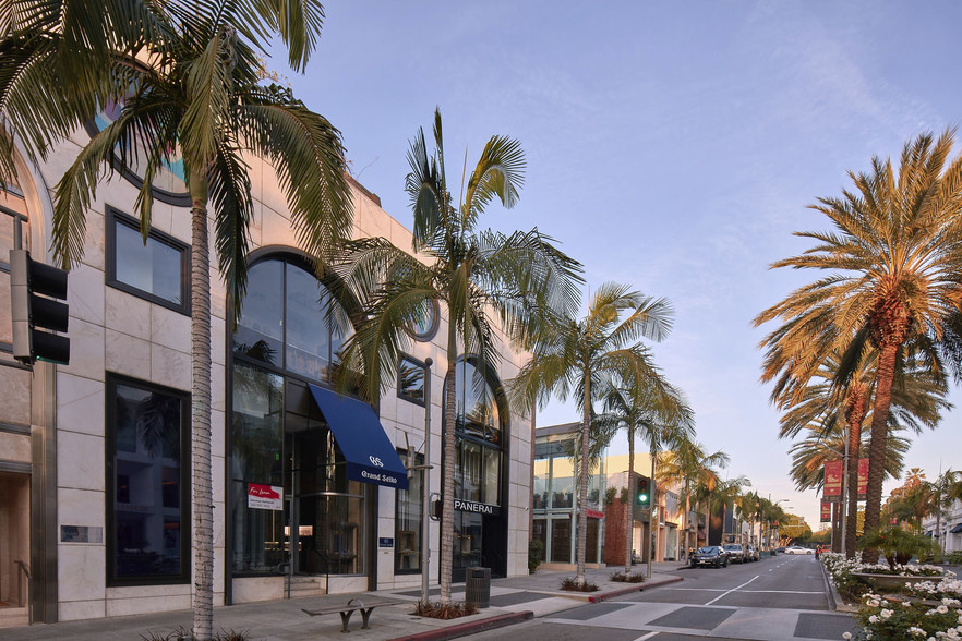 421-443 N Rodeo Dr, Beverly Hills, CA en alquiler - Foto del edificio - Imagen 3 de 29