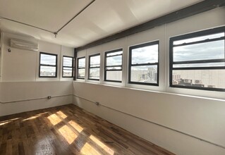 310 Meserole St, Brooklyn, NY en alquiler Foto del interior- Imagen 2 de 5