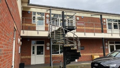 9-28 Athena Ct, Warwick en alquiler Foto del edificio- Imagen 2 de 6