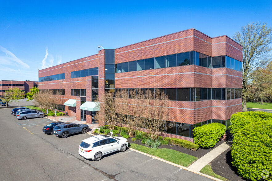 300 Harper Dr, Moorestown, NJ en venta - Foto del edificio - Imagen 1 de 24