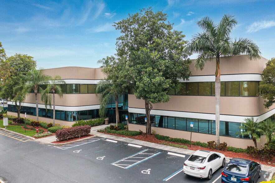 400 Sawgrass Corporate Pky, Sunrise, FL en alquiler - Foto principal - Imagen 1 de 19