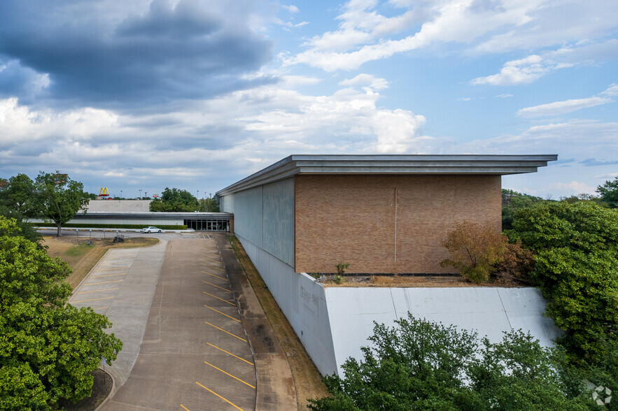 6421 Camp Bowie Blvd, Fort Worth, TX en alquiler - Foto del edificio - Imagen 3 de 8