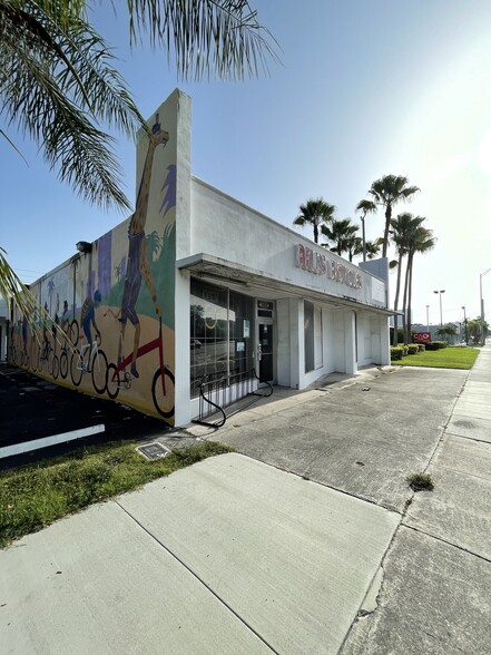 1949 NE 163rd St, North Miami Beach, FL en alquiler - Foto del edificio - Imagen 3 de 9