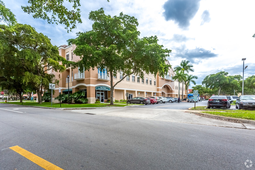 15600 NW 67th Ave, Miami Lakes, FL en alquiler - Foto del edificio - Imagen 3 de 8