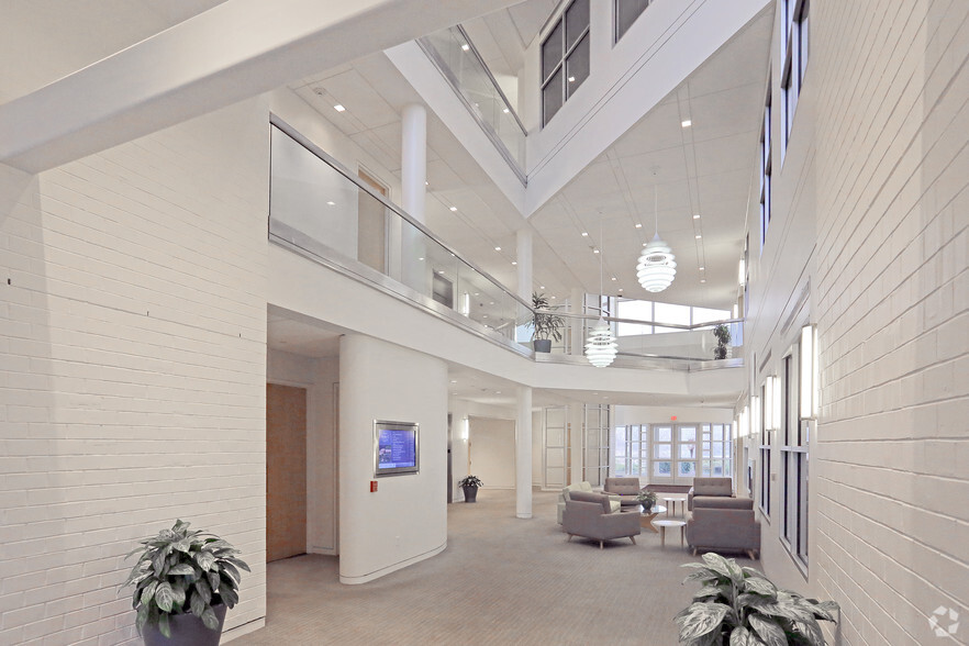 475 Kilvert St, Warwick, RI en alquiler - Lobby - Imagen 1 de 8