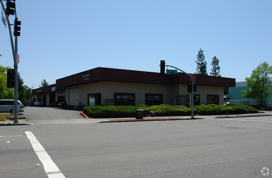 1000 Piner Rd, Santa Rosa, CA en alquiler - Foto del edificio - Imagen 3 de 8