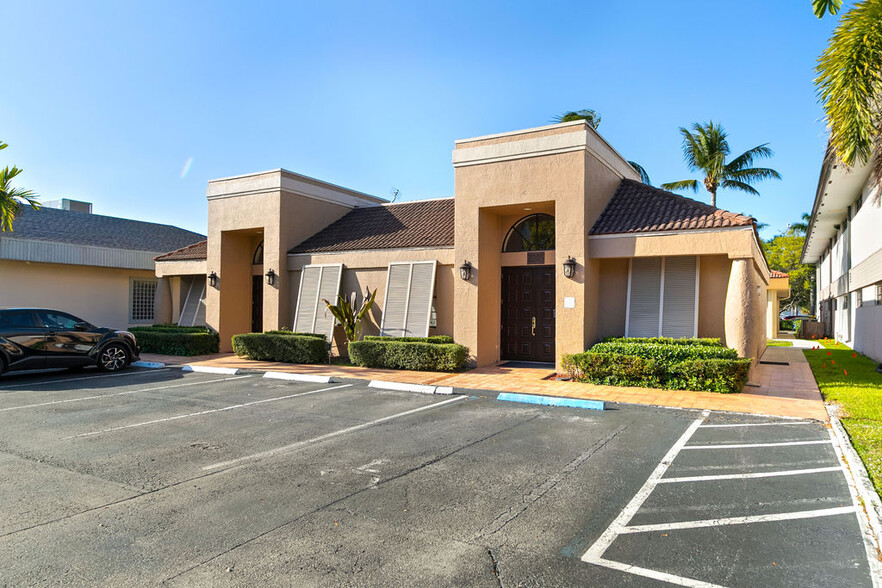 2245 N University Dr, Pembroke Pines, FL en alquiler - Foto del edificio - Imagen 3 de 31