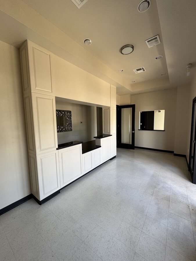 1125 Cypress Station Dr, Houston, TX 77090 - Unidad H1 & H2 -  - Foto del interior - Image 1 of 4