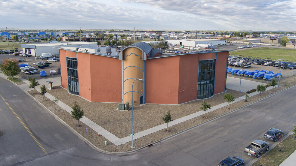 812 Burlington Dr, Bismarck, ND en alquiler - Foto del edificio - Imagen 2 de 10