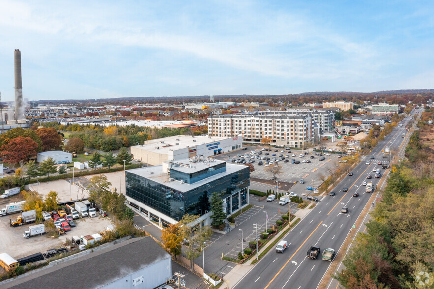 615 Merrick Ave, Westbury, NY en alquiler - Foto del edificio - Imagen 1 de 2