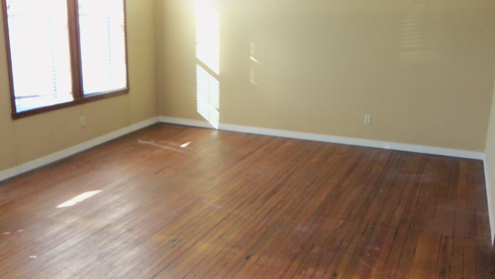 206 N Spring St, Tupelo, MS en alquiler - Foto del interior - Imagen 3 de 8