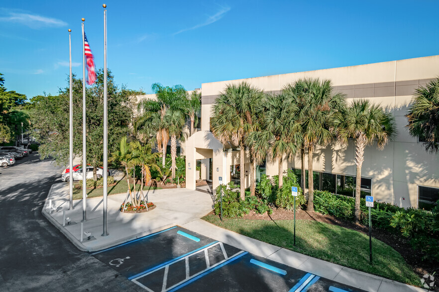 1600 N Park Dr, Weston, FL en alquiler - Foto del edificio - Imagen 2 de 6