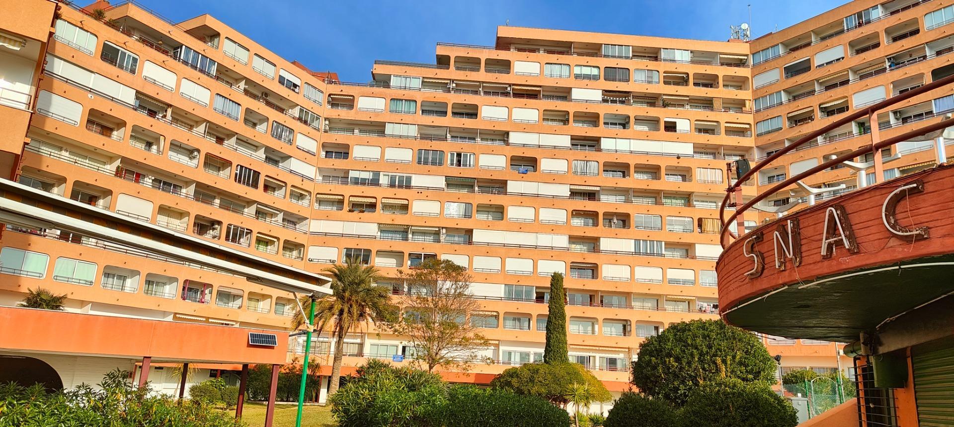 Edificio residencial en Roses, Gerona en venta Foto principal- Imagen 1 de 7