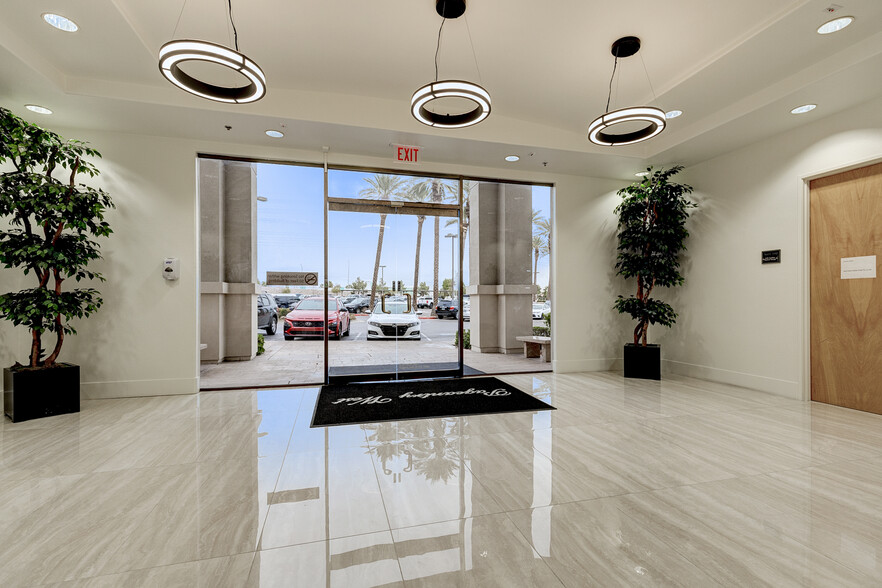 8925 W Russell Rd, Las Vegas, NV en alquiler - Lobby - Imagen 1 de 6