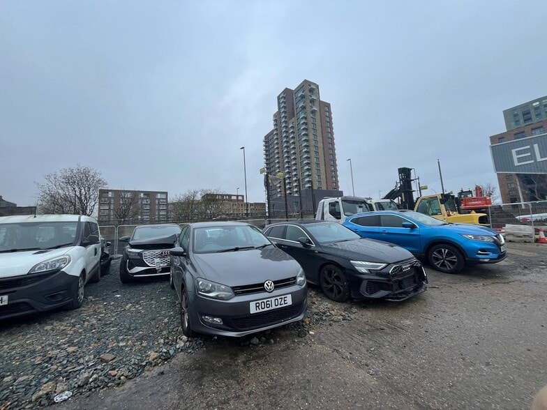 Land On The North East Side Land On The North East Side Twelvetrees Crescent, London en alquiler - Foto del edificio - Imagen 3 de 9