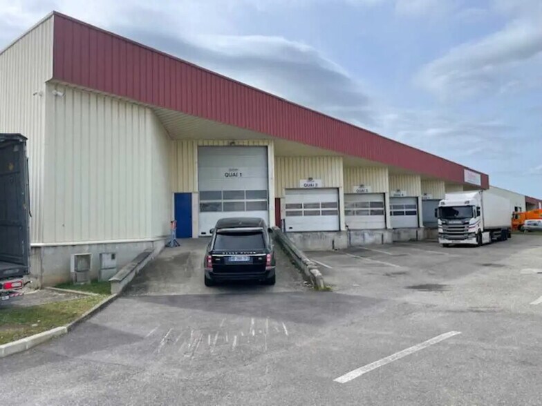 15 Avenue De Montmartin, Corbas en alquiler - Foto del edificio - Imagen 3 de 19