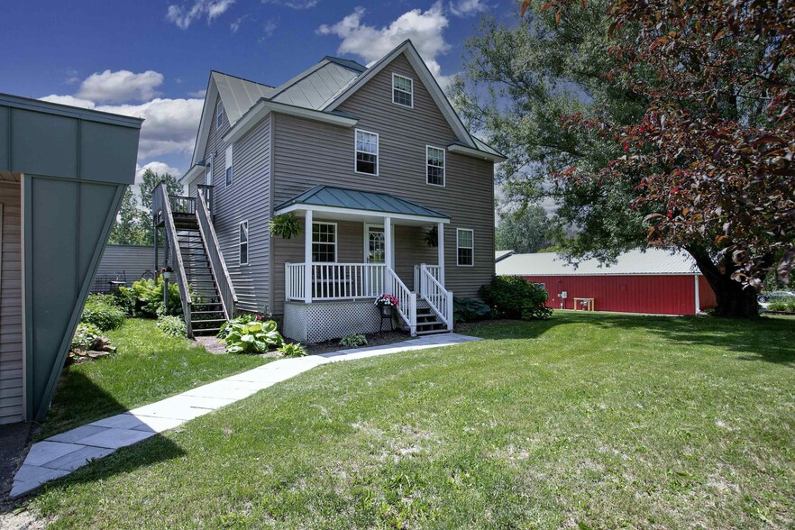 1984 Oakridge Rd, Neenah, WI en venta - Foto principal - Imagen 1 de 55