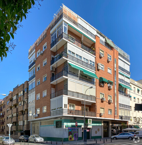 Calle Víctor Andrés Belaunde, 22, Madrid, Madrid en venta - Foto del edificio - Imagen 2 de 2