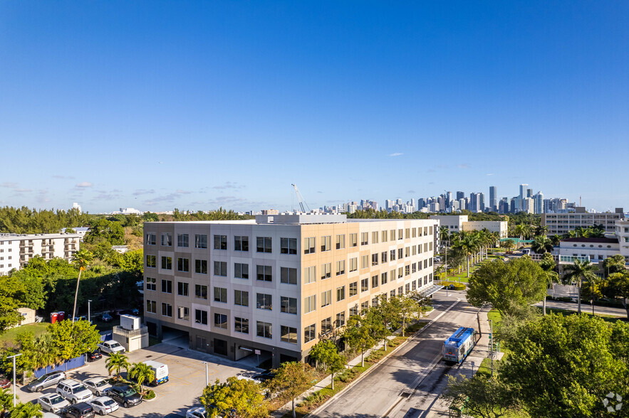 3683 S Miami Ave, Miami, FL en alquiler - Foto del edificio - Imagen 2 de 13