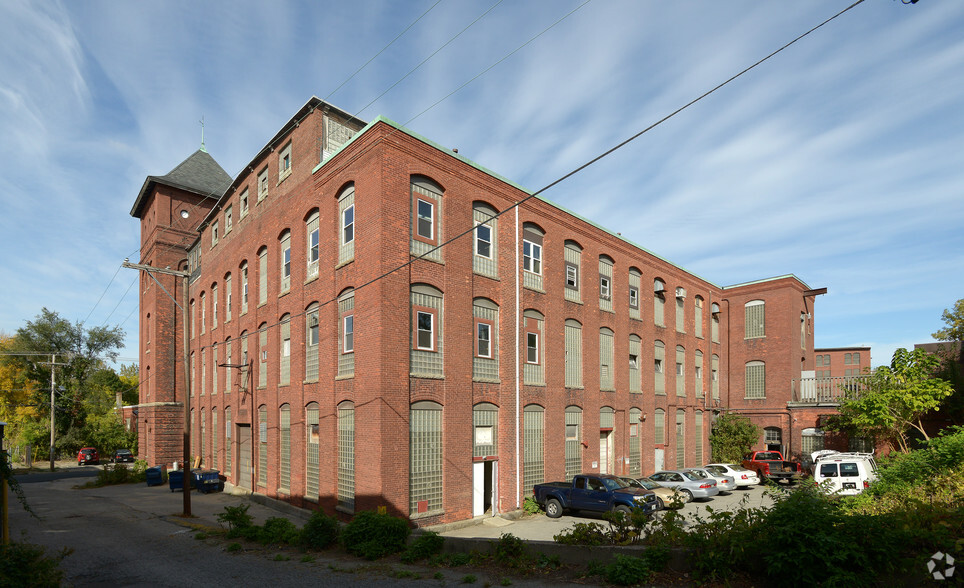 250 Esten Ave, Pawtucket, RI en alquiler - Foto del edificio - Imagen 1 de 6