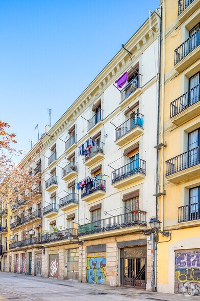 Local en Barcelona, Barcelona en alquiler - Foto del edificio - Imagen 2 de 3