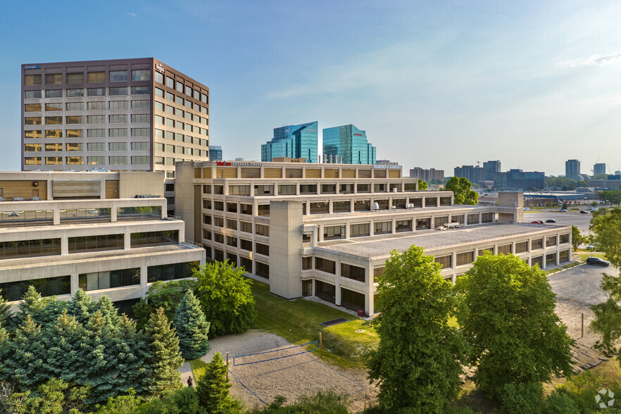 245 Consumers Rd, Toronto, ON en alquiler - Foto del edificio - Imagen 3 de 6