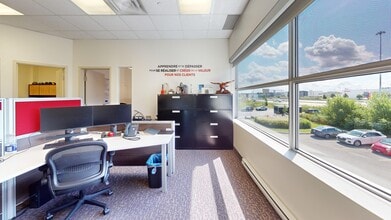 4273-4345 Des Laurentides (A-15) Desste E, Laval, QC en alquiler Foto del interior- Imagen 2 de 6