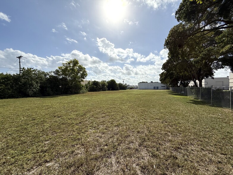 1521 Neptune Drive Dr, Boynton Beach, FL en alquiler - Foto del edificio - Imagen 3 de 9