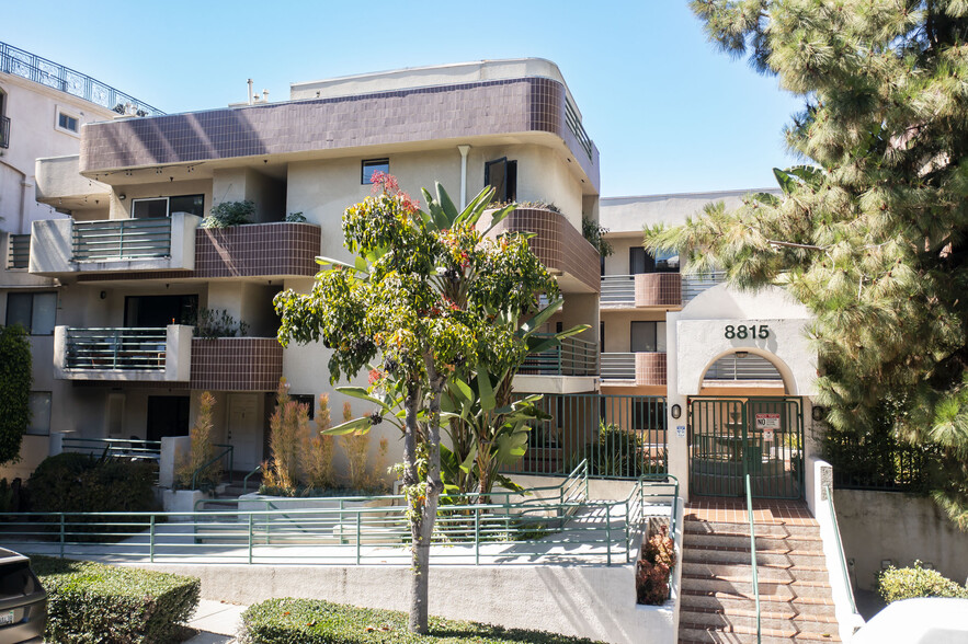 8815 Cynthia St, West Hollywood, CA en venta - Foto del edificio - Imagen 1 de 30