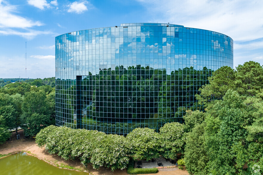 100 Crescent Center Pkwy, Tucker, GA en alquiler - Foto del edificio - Imagen 3 de 20