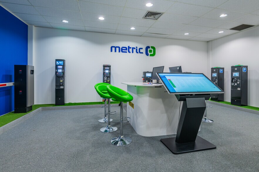 Westmead Dr, Swindon en venta - Foto del edificio - Imagen 2 de 10