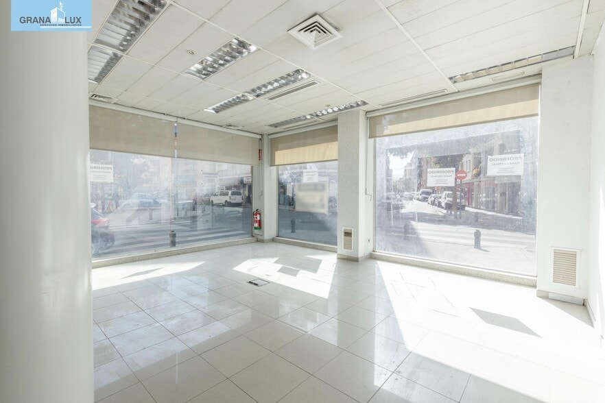 Local en Granada en venta - Foto del interior - Imagen 2 de 25