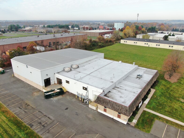 30 Industrial Dr, Warminster, PA en alquiler - Foto del edificio - Imagen 1 de 6