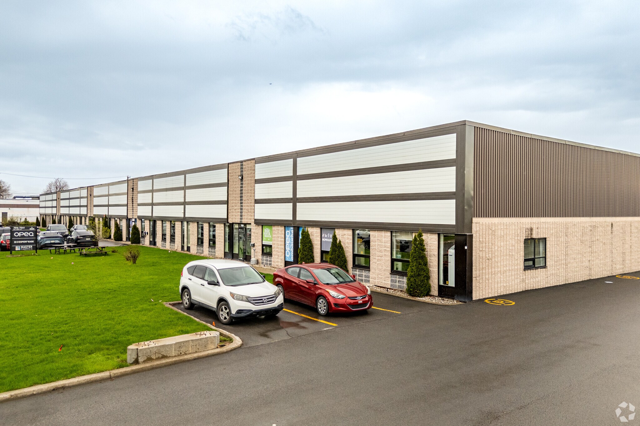 7810-7890 Rue Jarry E, Montréal, QC en alquiler Foto del edificio- Imagen 1 de 4