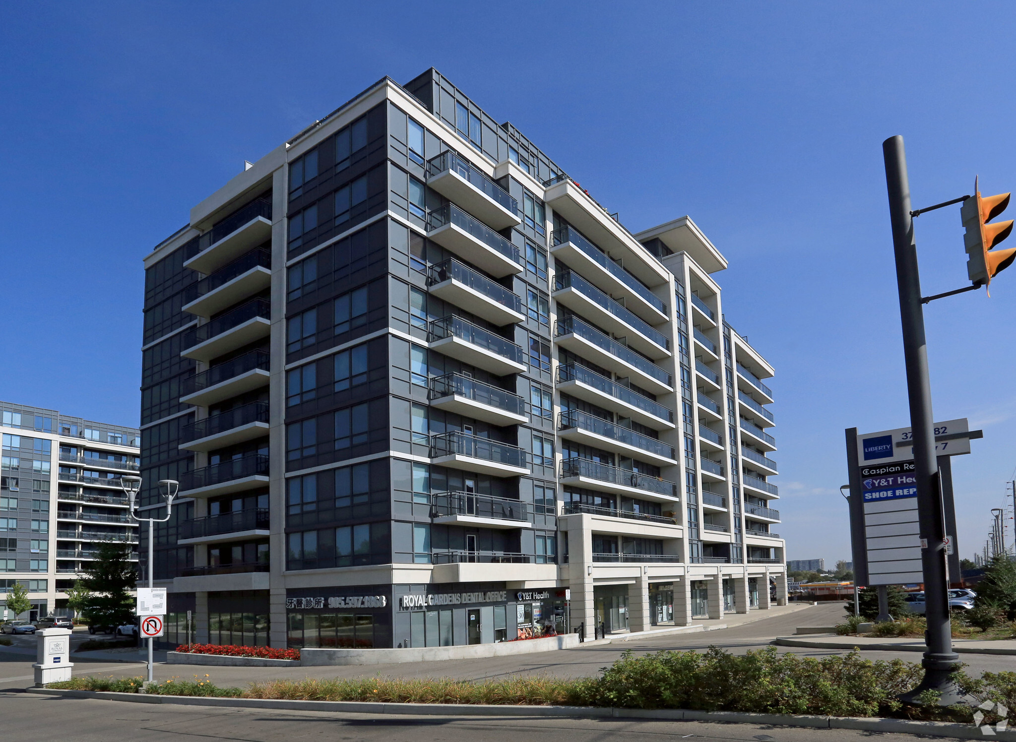 372 Highway 7 E, Richmond Hill, ON en venta Foto principal- Imagen 1 de 9