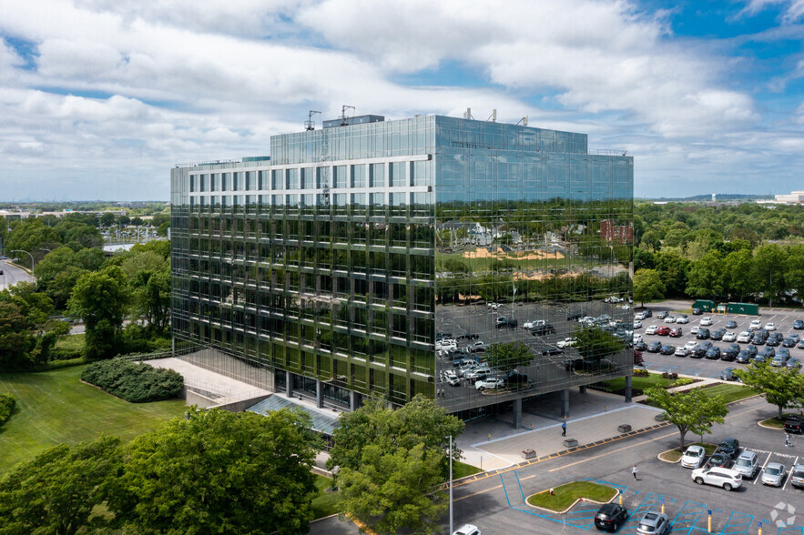 90 Merrick Ave, East Meadow, NY en alquiler - Foto del edificio - Imagen 1 de 4