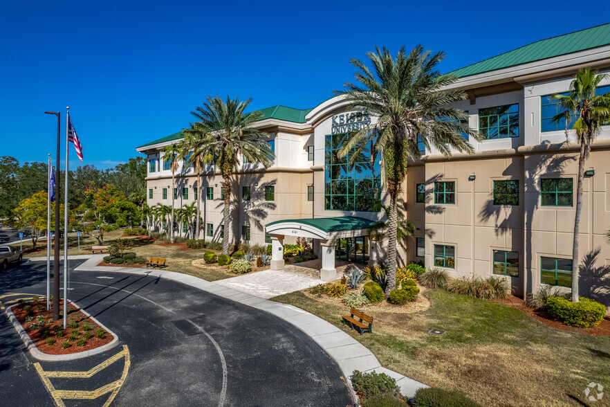 6151 Lake Osprey Dr, Sarasota, FL en alquiler - Foto del edificio - Imagen 2 de 10