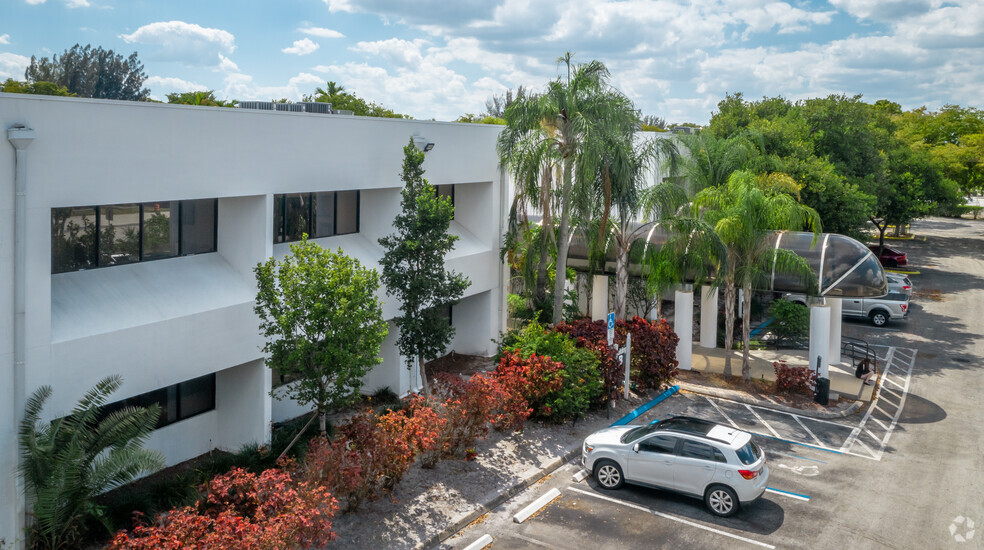 4300 N University Dr, Lauderhill, FL en alquiler - Foto del edificio - Imagen 2 de 11