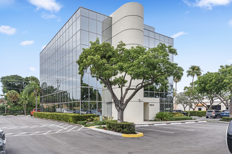 701 E Commercial Blvd, Oakland Park, FL en venta - Foto del edificio - Imagen 1 de 54