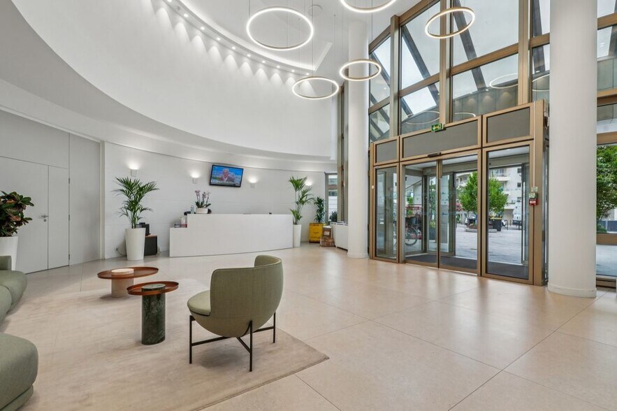 14 Place Marie - Jeanne Bassot, Levallois-Perret en alquiler - Foto del edificio - Imagen 2 de 9