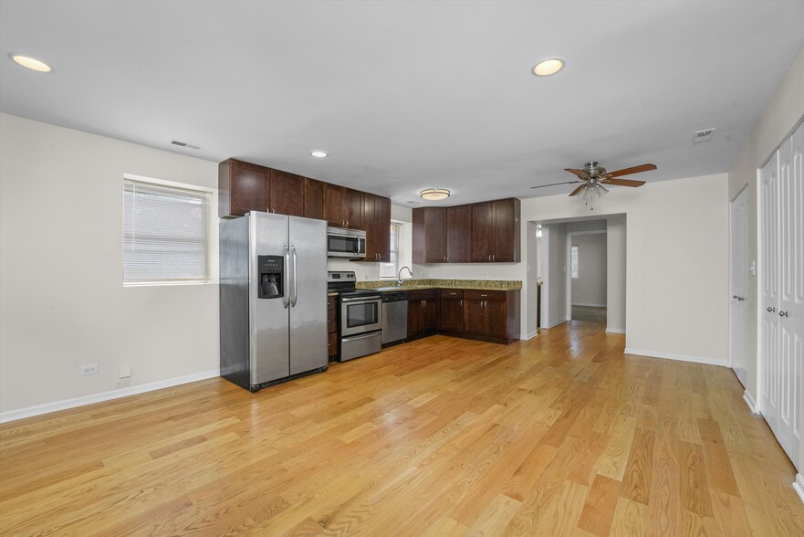 1911 W Chicago Ave, Chicago, IL en venta - Foto del interior - Imagen 2 de 7