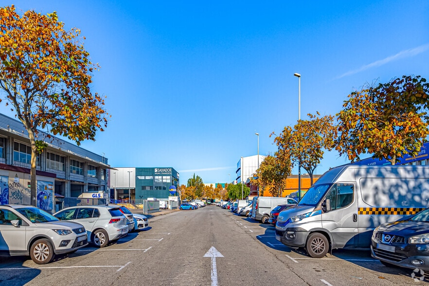 Nave en Cornellà de Llobregat, Barcelona en alquiler - Foto del edificio - Imagen 2 de 9