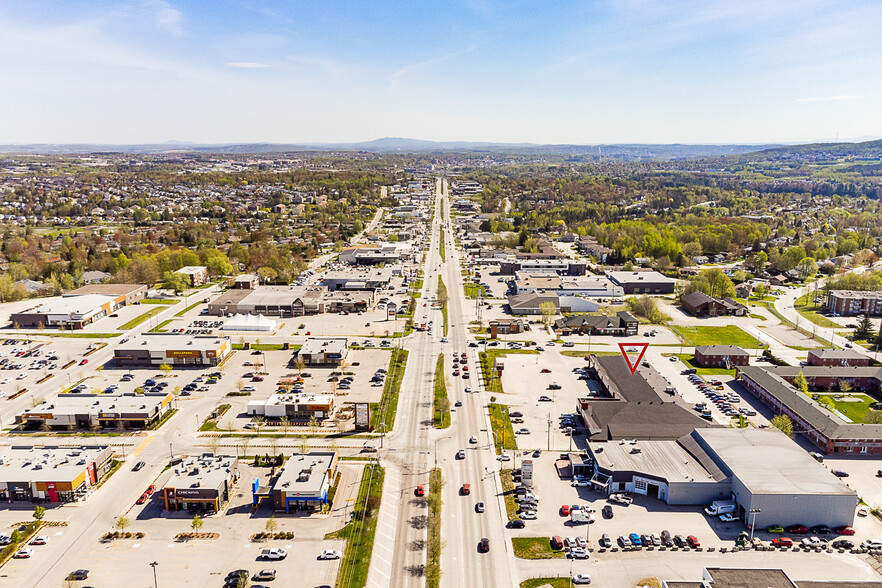 4870 Boul Bourque, Sherbrooke, QC en alquiler - Vista aérea - Imagen 3 de 21