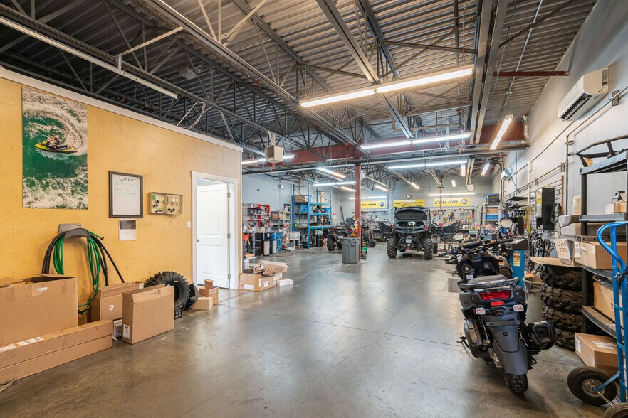 1030 Oyster Drive Dr, Ladysmith, BC en venta - Foto del edificio - Imagen 2 de 10