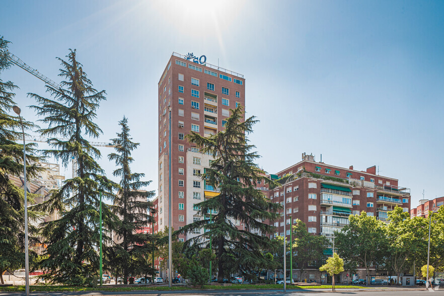 Paseo Castellana, 140, Madrid, Madrid en alquiler - Foto del edificio - Imagen 2 de 2