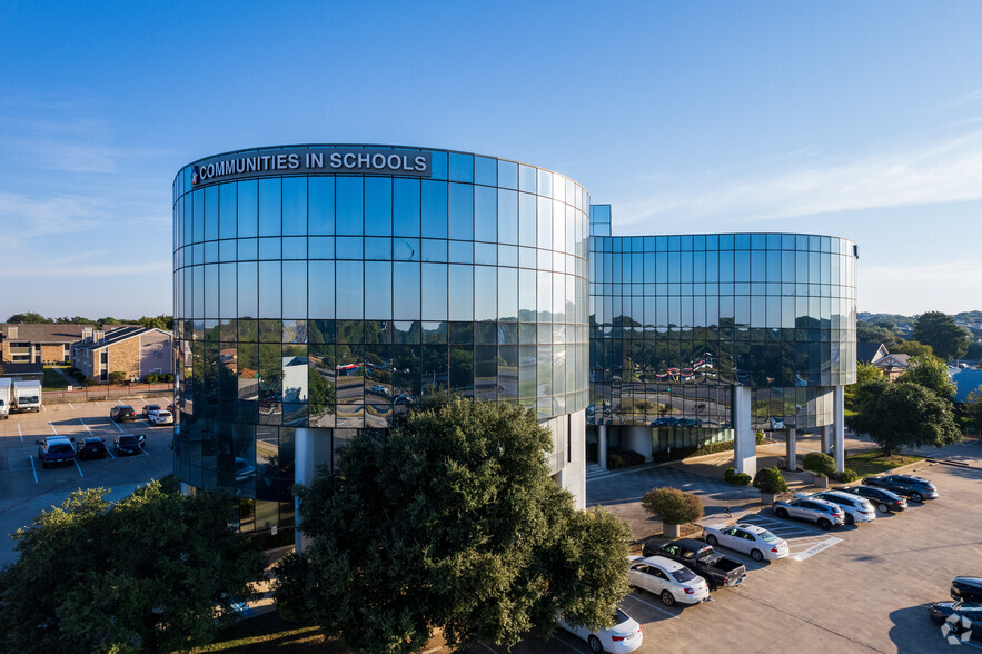 5601 Bridge St, Fort Worth, TX en alquiler - Foto del edificio - Imagen 3 de 8